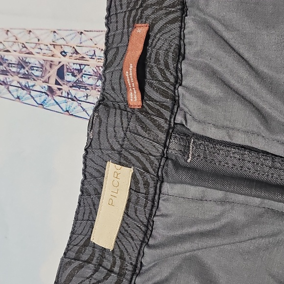 Pilcro Zebra Print Cargo Capri Pants Size 30 - Picture 3 of 5